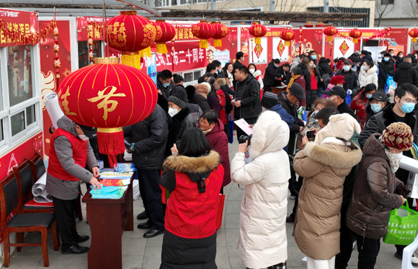 活動現(xiàn)場人山人海、熱鬧非凡。灌南縣委宣傳部供圖