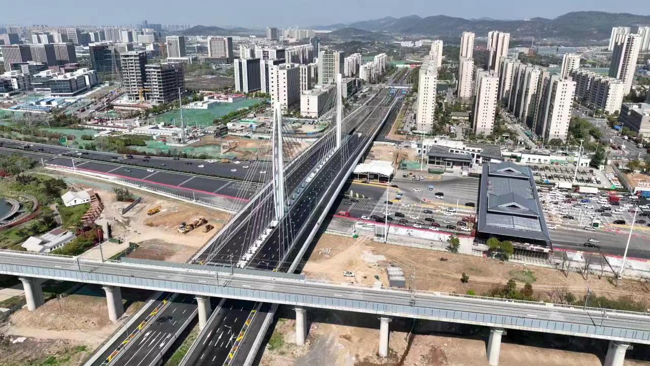 南京市江寧區(qū)文靖路高架橋正式通車。江寧區(qū)委宣傳部供圖