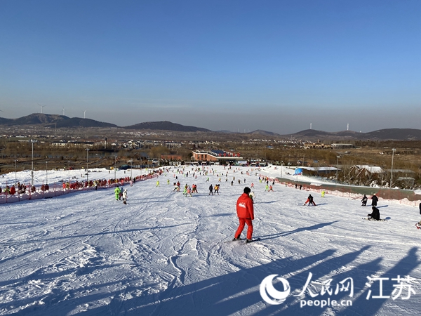 大景山滑雪場。人民網(wǎng) 楊維瓊攝